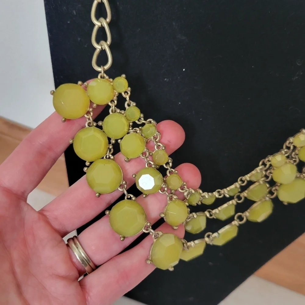 Chunky Gold Tone Facet Jewel Green Necklace